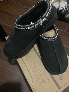 Kirkland unisex Shearling Slipper Men’s 7 Women’s 8